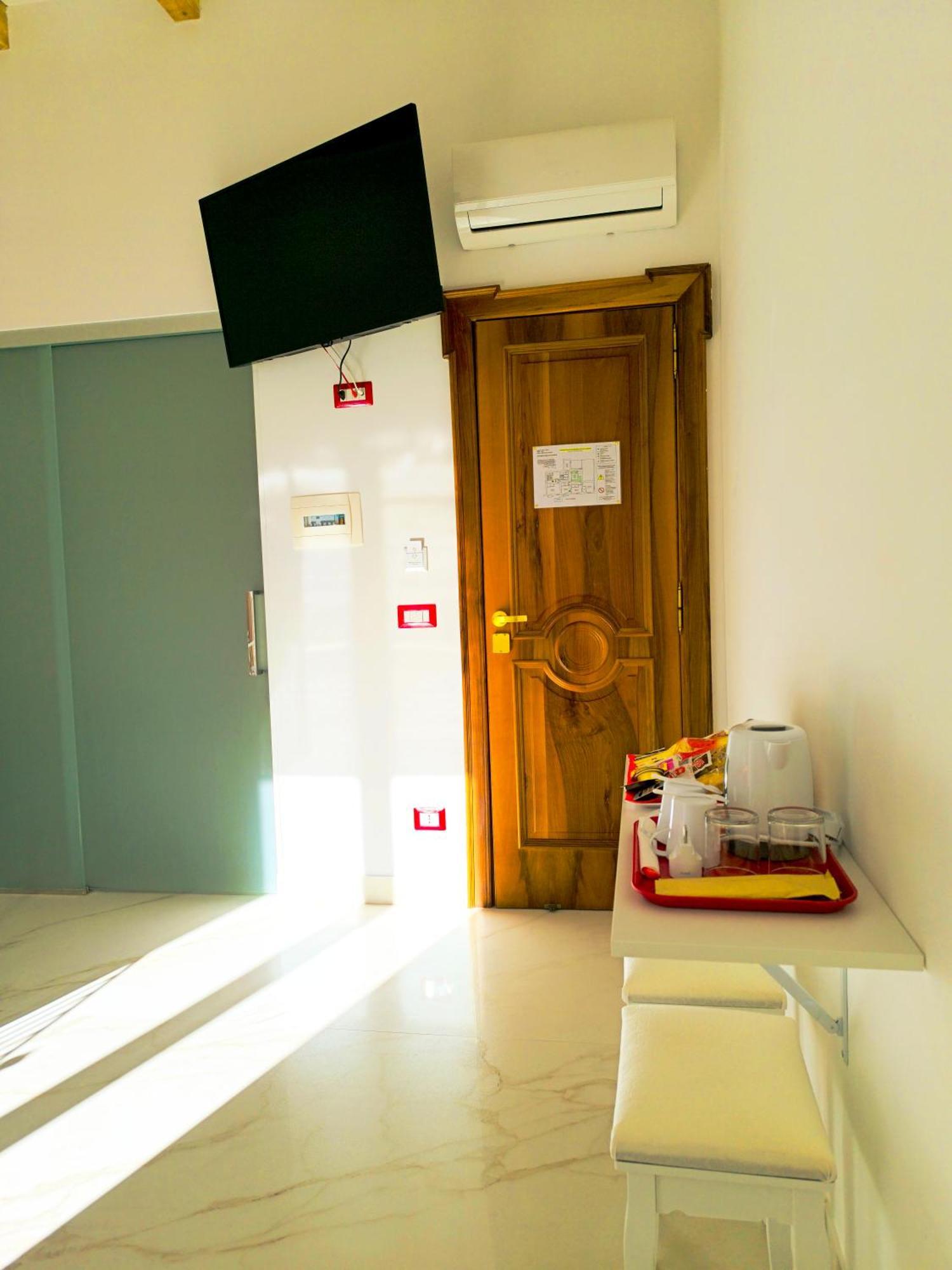 Hotel I Migliori Artisti à Naples Extérieur photo
